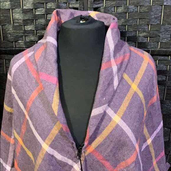 Plaid Zip up Ruana - Picture 2 of 8